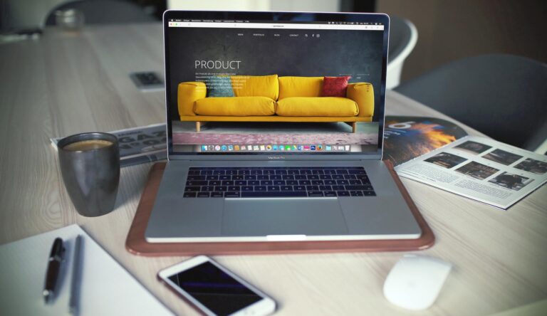ordinateur sur table