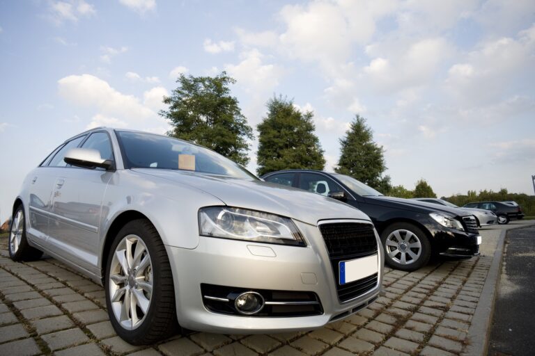 car-dealer-2138927_1920