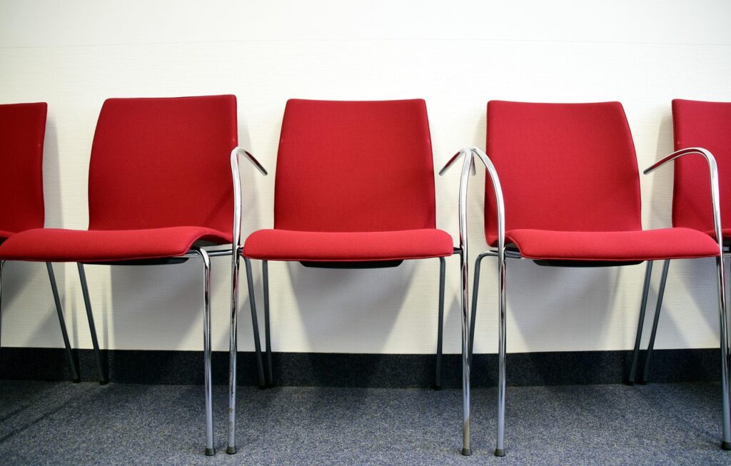 chairs-2093368_1280