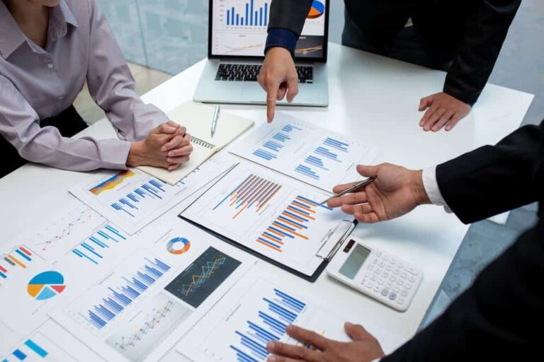Team,Of,Business,People,Working,Together,In,The,Meeting,Room