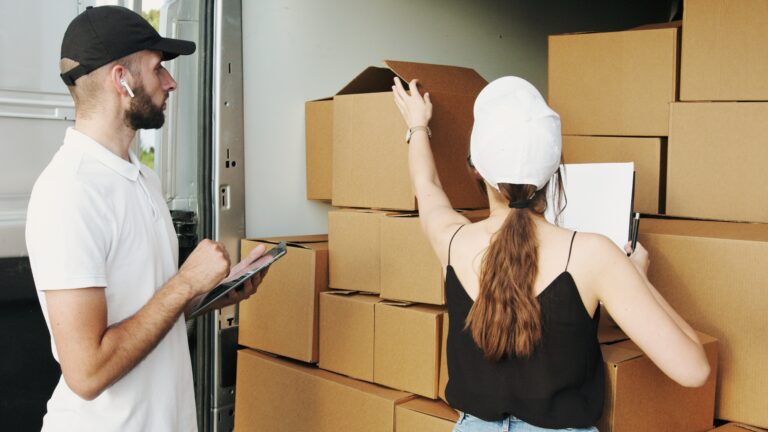 empiler cartons déménagement