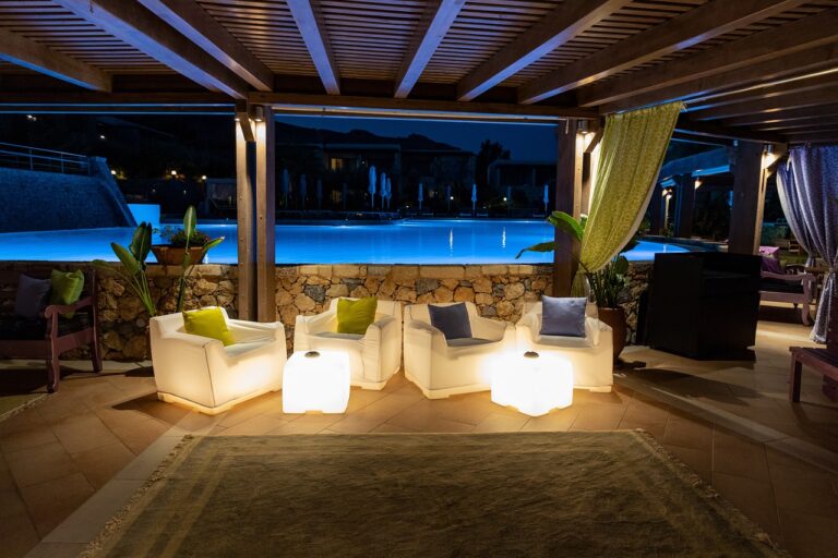pool-bar-3652849_1280